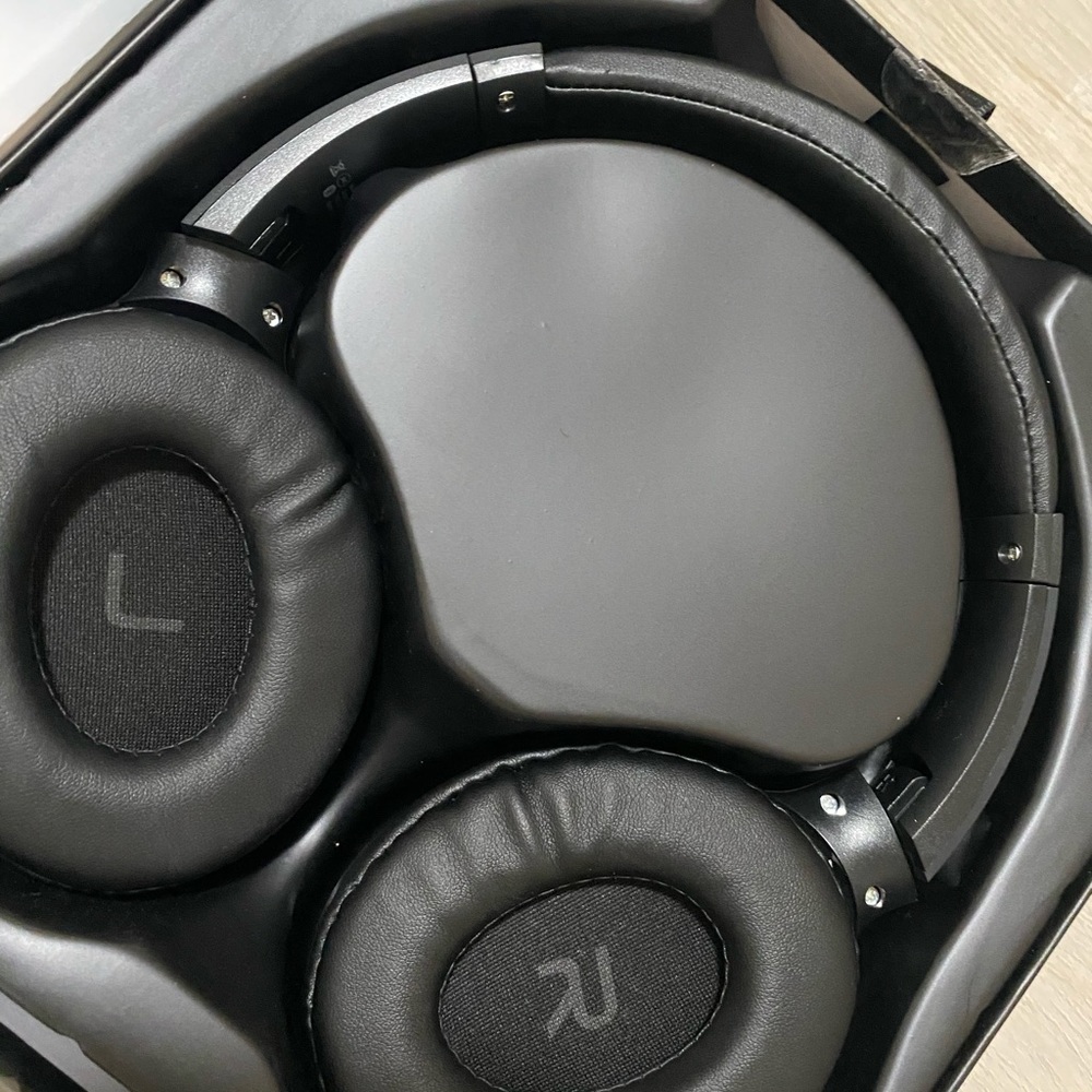 Brookstone Studio Hd Black Wireless Headphones - image 6
